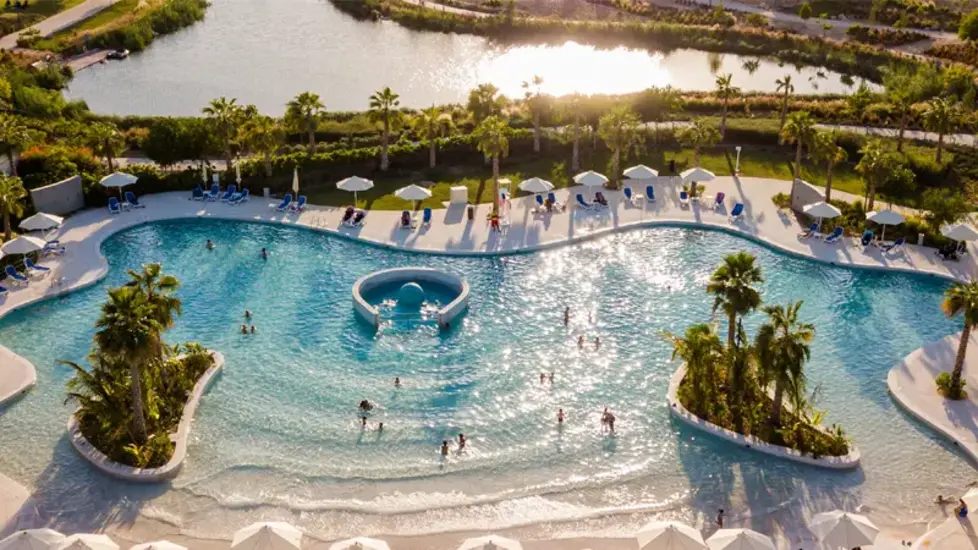 Glorious apartments & Townhouses in the Golf Greens Project by Damac in Dubai 